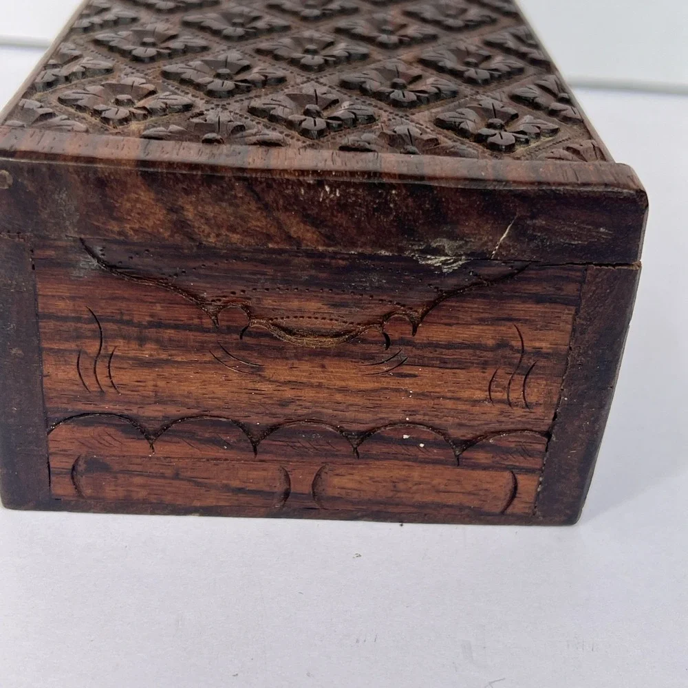 VTG Hand Carved Wooden Box Floral Motif Containing Misc Vintage Beads